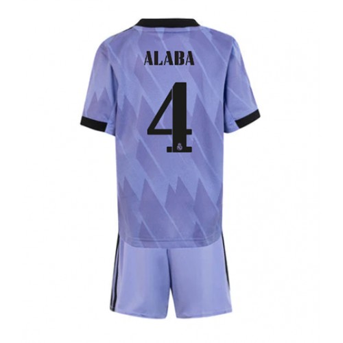 Real Madrid David Alaba #4 kläder Barn 2022-23 Bortatröja Kortärmad (+ korta byxor) Real Madrid David Alaba #4 kläder Barn 2022-23 Bortatröja Kortärmad (+ korta byxor)